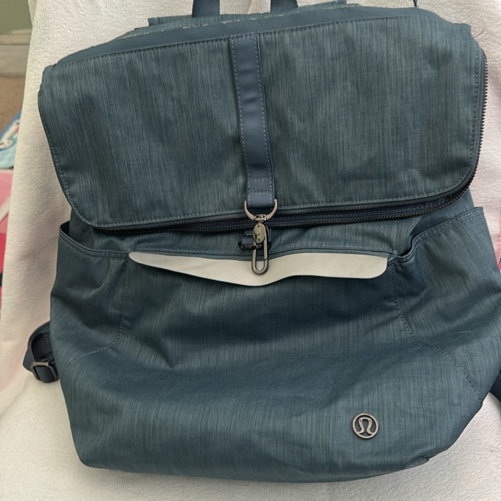 Lululemon Rise & Shine Backpack
Astro Blue - Picture 5 of 13